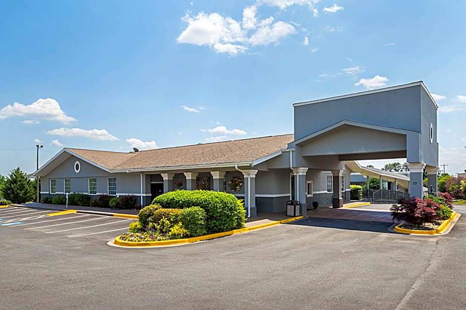 Quality Inn & Suites Greenville - Haywood Mall