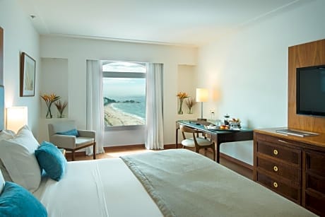 Deluxe Queen Room with Partial Sea View