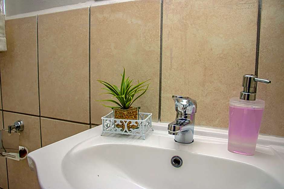 Woodpecker's Inn Guest House