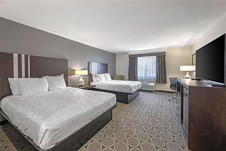 Queen Room with Two Queen Beds and Roll-In Shower - Mobility Access/Non-Smoking
