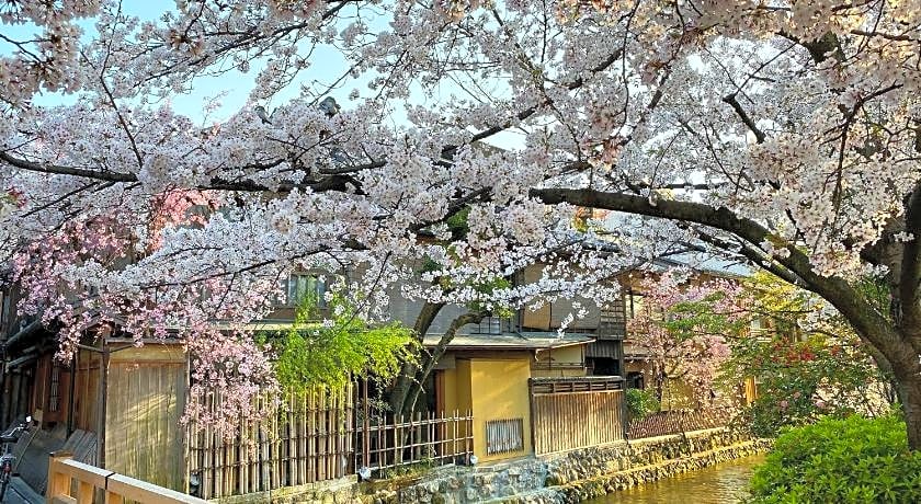 Rinn Gion Shirakawa