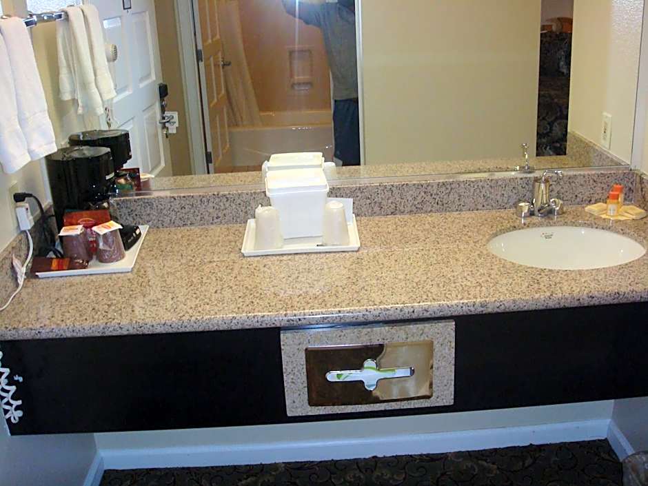 The Miramar Inn & Suites