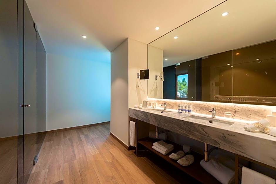 Curio Collection by Hilton Boeira Garden Hotel Porto, Portug