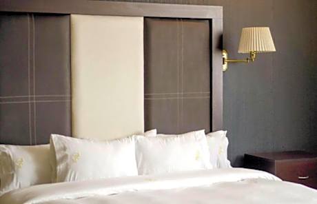 King Room with Spa Bath