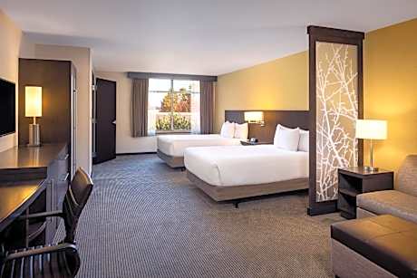 Queen Room with Two Queen Beds with Sofa Bed and Tub - Disability Access