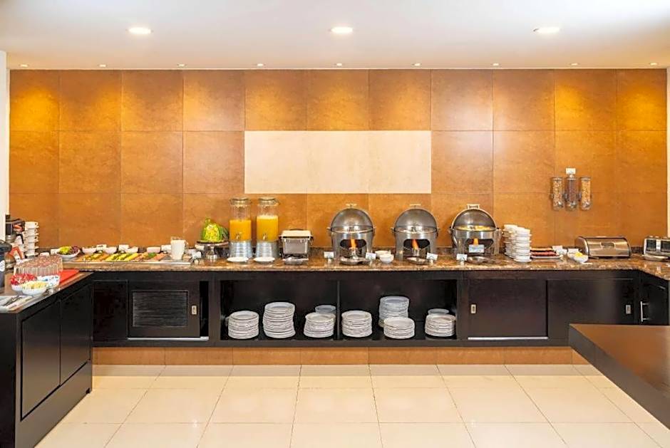 La Quinta Inn & Suites by Wyndham San Luis Potosi