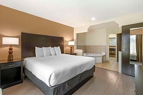 King Suite with Spa Bath - Non-Smoking