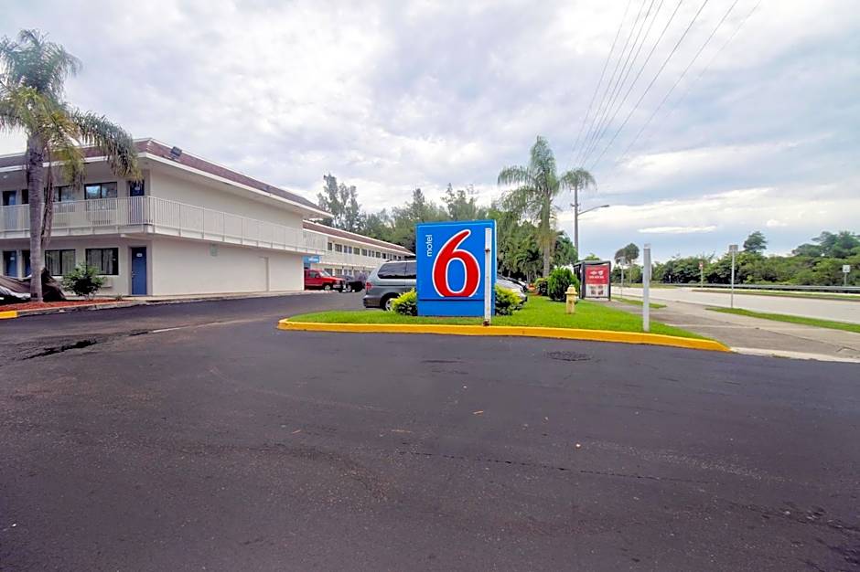 Motel 6 Dania Beach