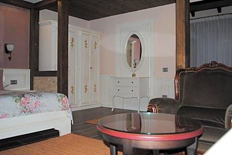 Maia Room Individual Entrance