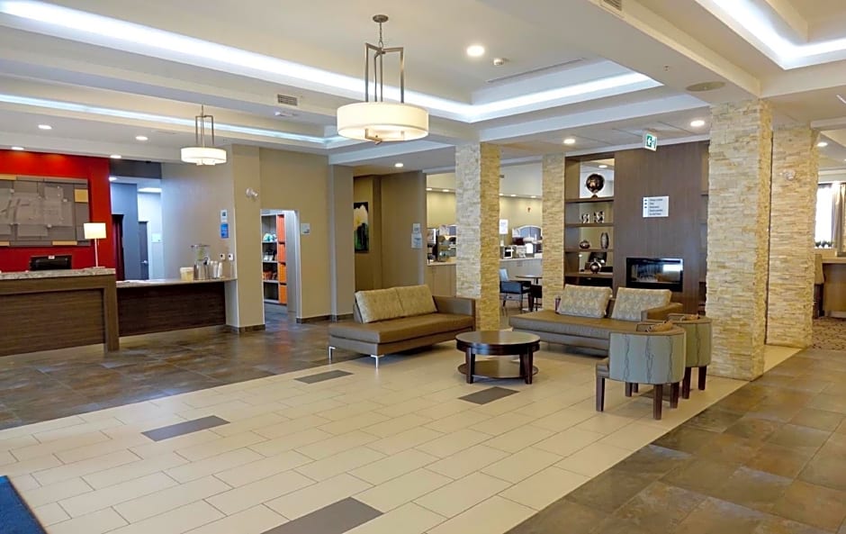 Holiday Inn Express & Suites Oshawa Downtown