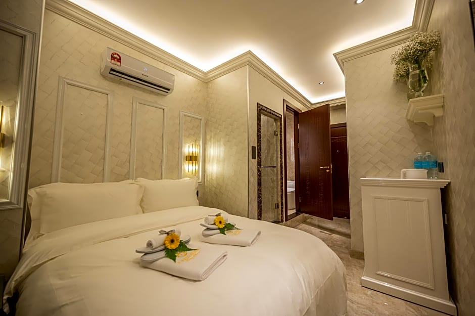 A Residence @ Between Hilton & Cititel Hotel