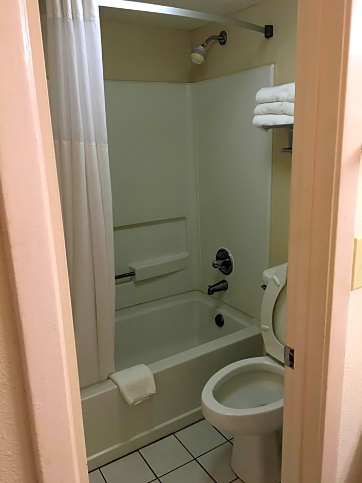 Days Inn by Wyndham Lake City I-75