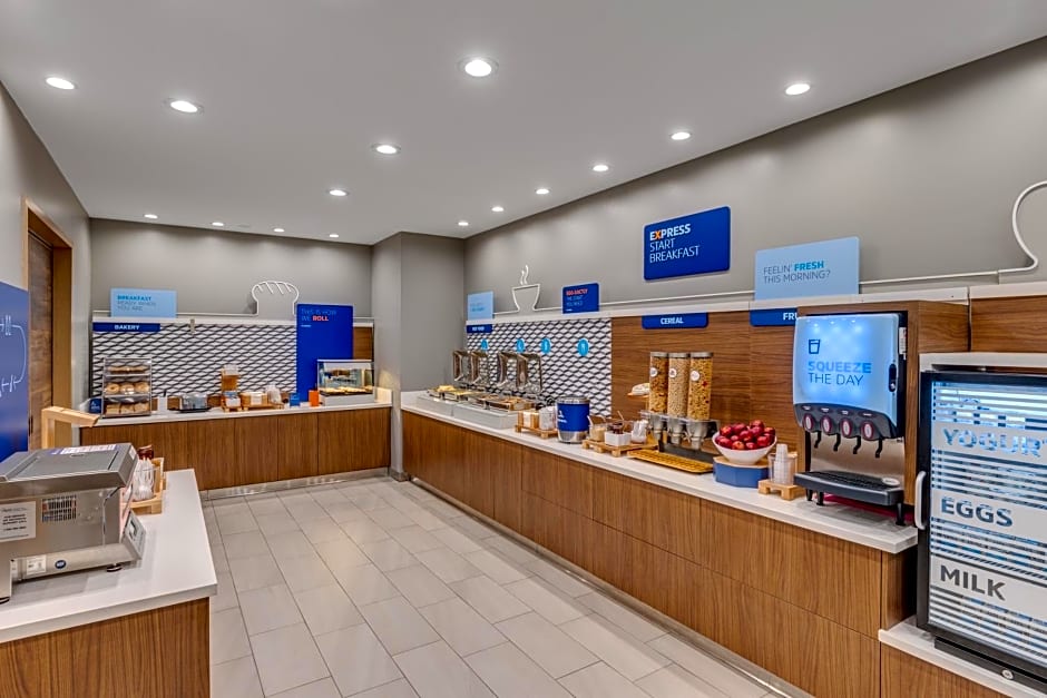 Holiday Inn Express & Suites - Hawaiian Gardens By IHG