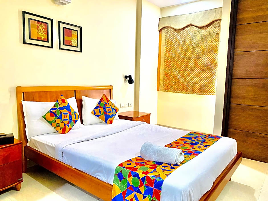 Qotel Noida 51 couple Friendly 