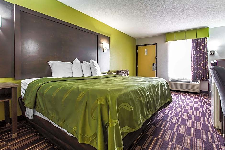 Photo 1 of 4 of 1 King Bed, Accessible, Nonsmoking
