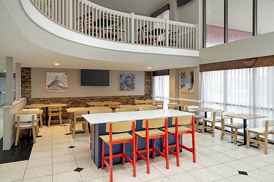AmericInn by Wyndham Grand Rapids Airport North