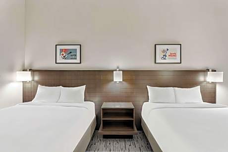 Deluxe Two Queens with Hill Country View