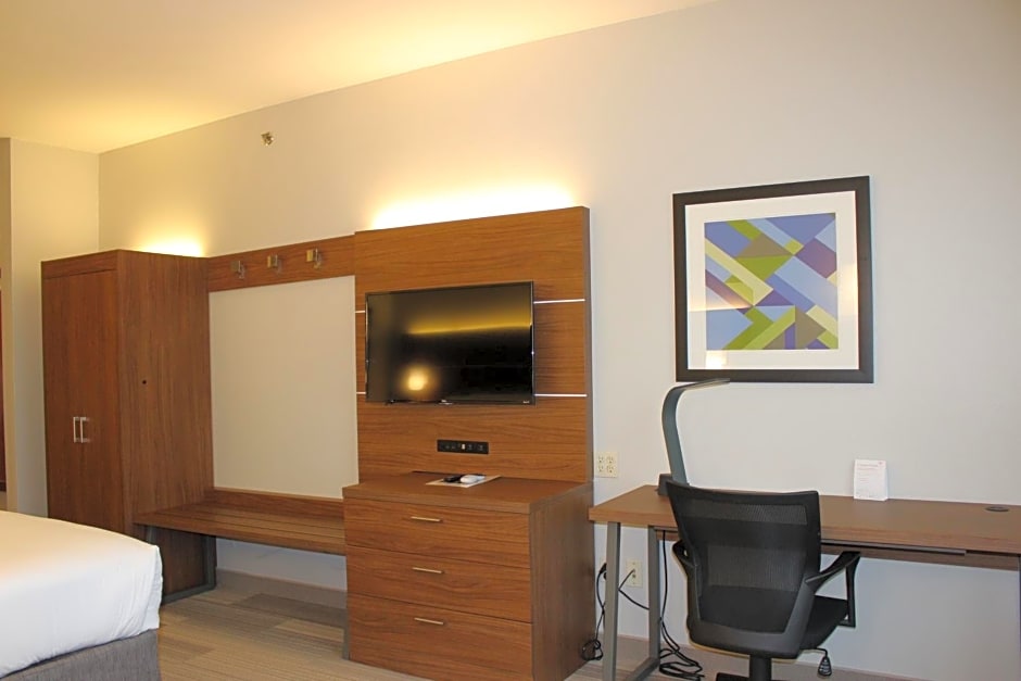 Holiday Inn Express Hotel & Suites Mansfield By IHG
