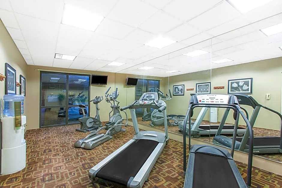 Hawthorn Suites by Wyndham Midwest City Tinker AFB