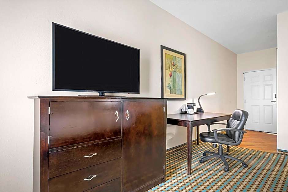 La Quinta Inn & Suites by Wyndham Stonington