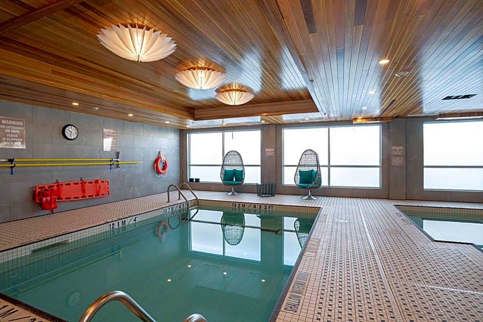 Sandman Signature Ottawa Airport Hotel