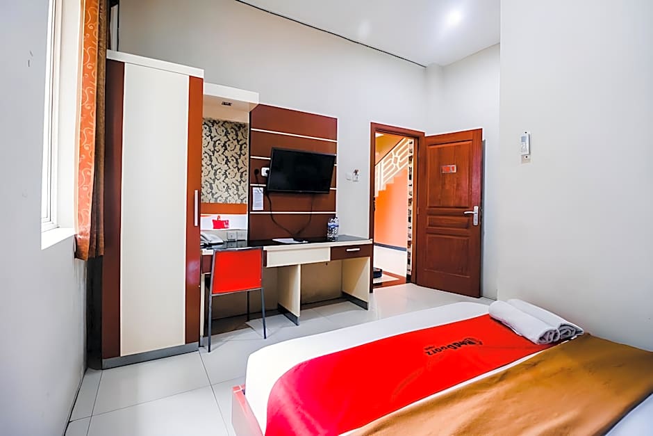 RedDoorz Plus @ Grand City Inn Makassar