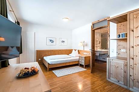 Deluxe Double Room with Bath