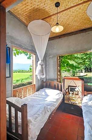 Standard Twin Room with Mountain View