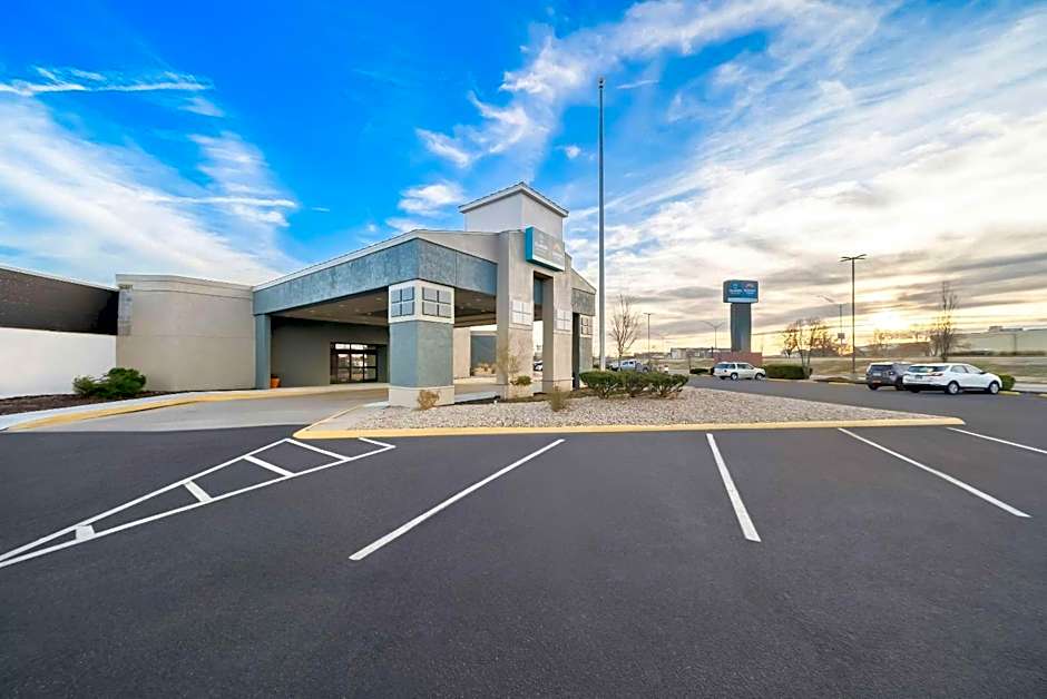 Clarion Inn and Suites Convention Center Kearney