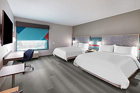 Standard Queen Room with Two Queen Beds and Mobility Accessible Tub