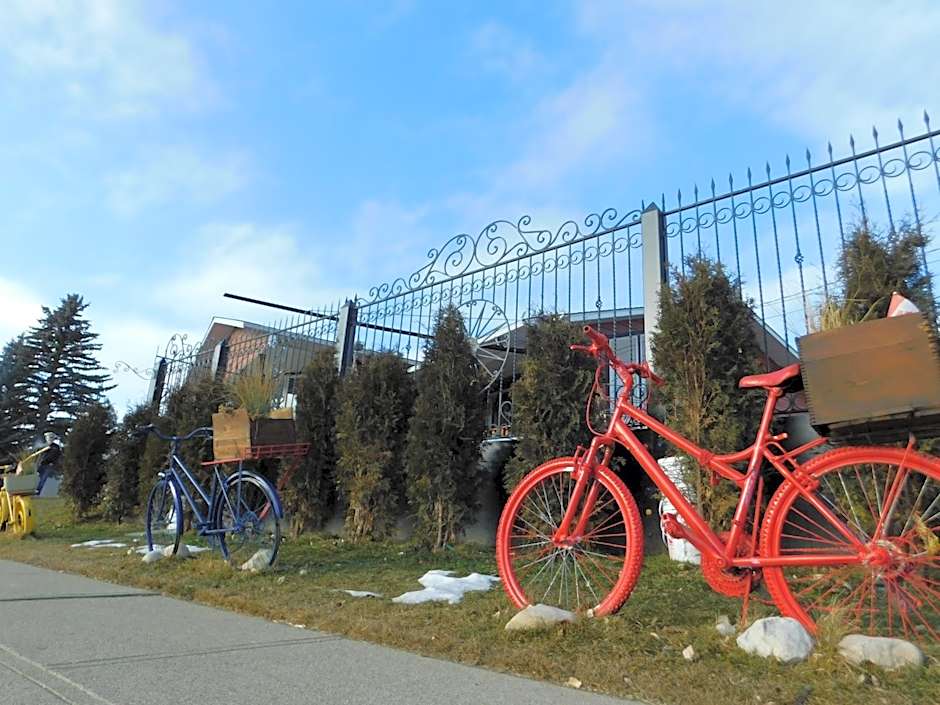 The Calgary Hub hostel style Home