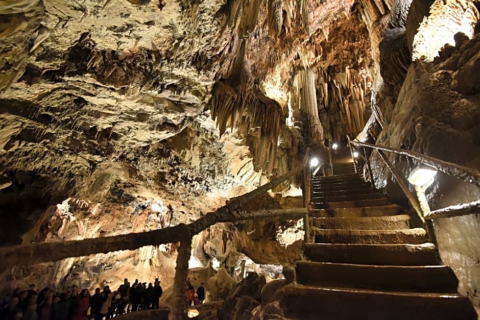 Albergue Cueva de Valporquero