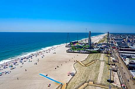 Boardwalk Hotel Charlee & Apartments Beach Hotel Oceanfront