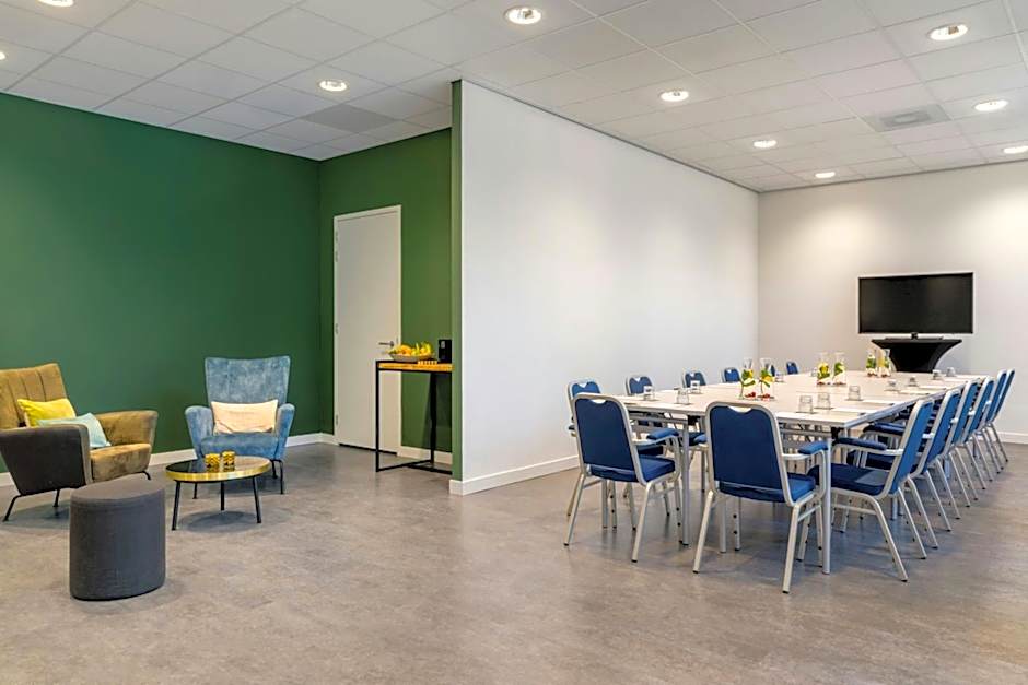 Renaissance by Marriott Amsterdam Schiphol Airport Hotel