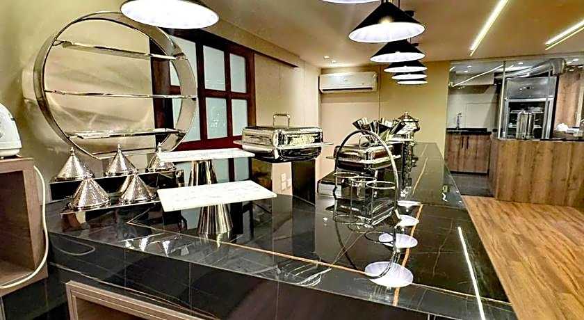 King Suites Hotel