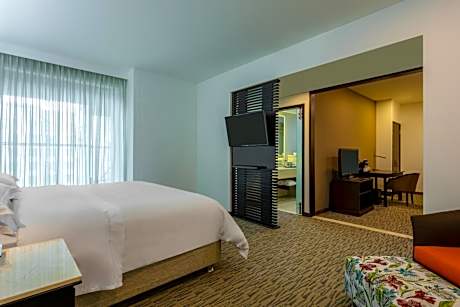 Junior King Suite