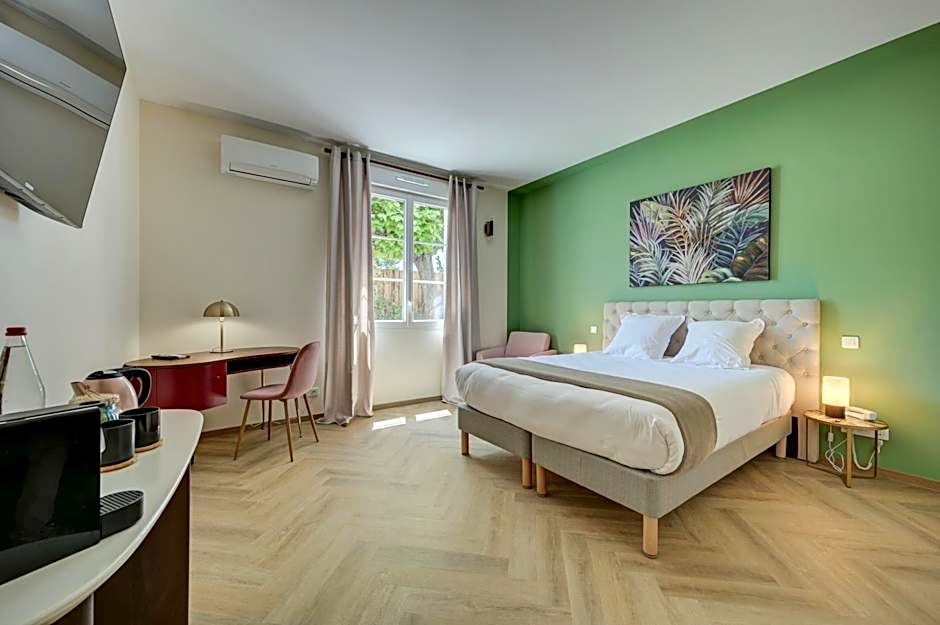 Logis Hotel Le Blason de Provence