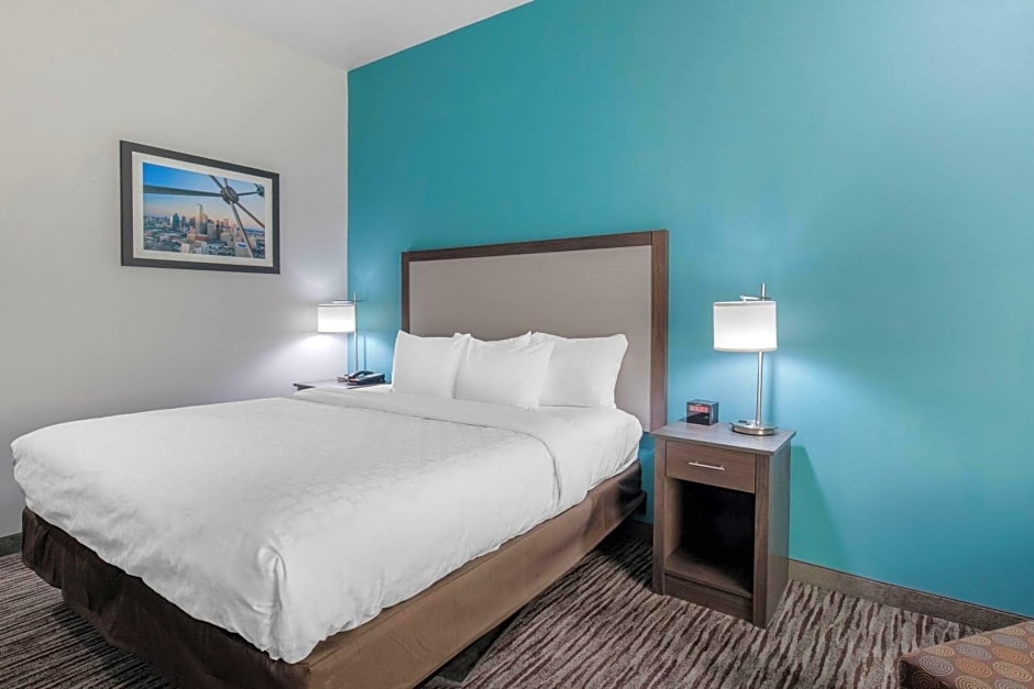 Clarion Inn & Suites DFW North