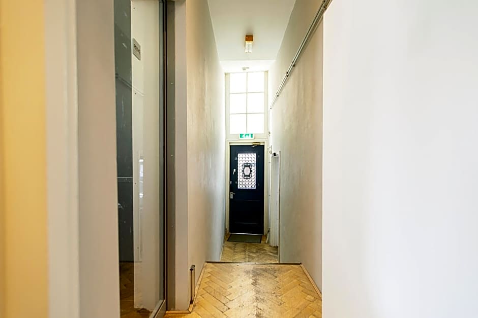 Quentin Arrive Hotel