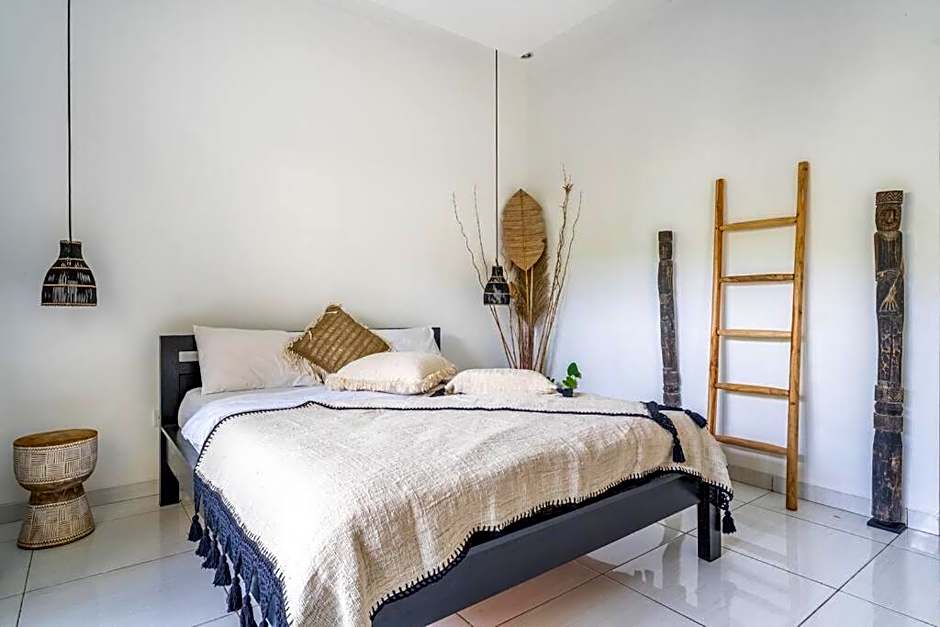 Charming 3 BR villa close Berawa beach