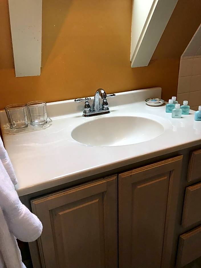 Red Elephant Inn Bed And Breakfast