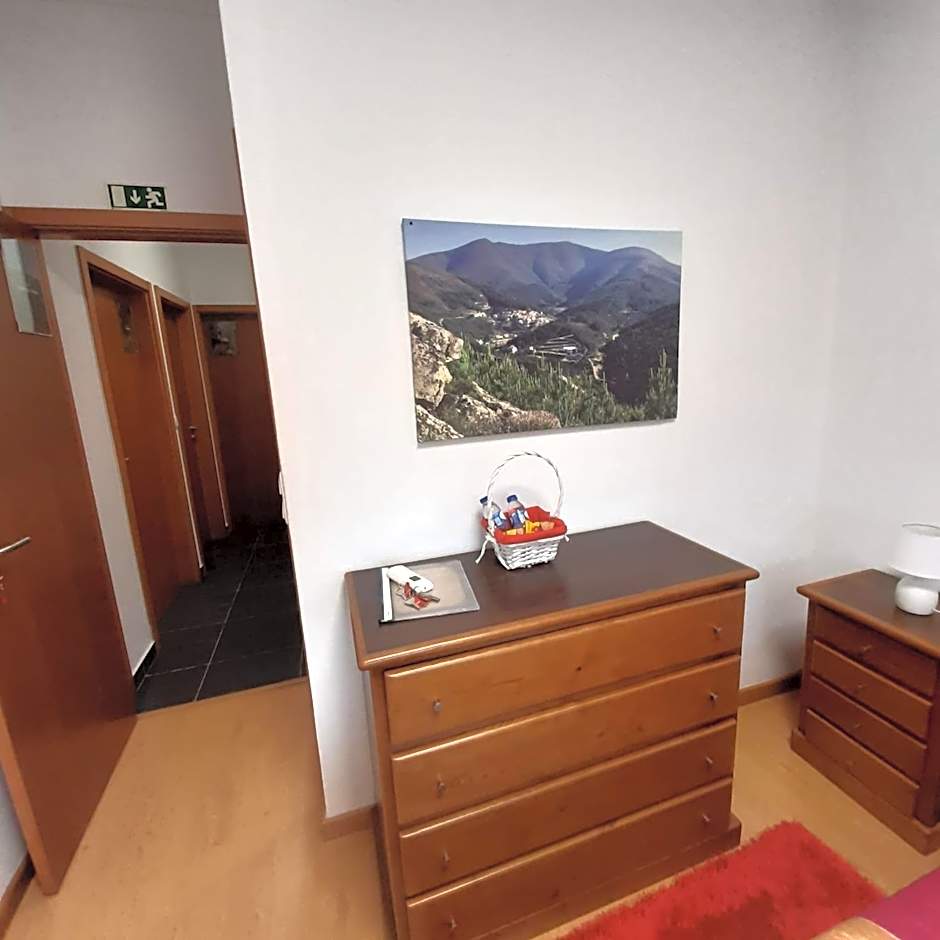 Casas da Escola - "A Escola" - Meãs