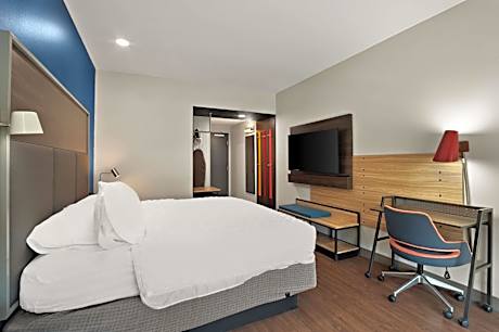 1 King Bed