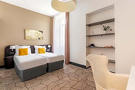 Studio twin beds