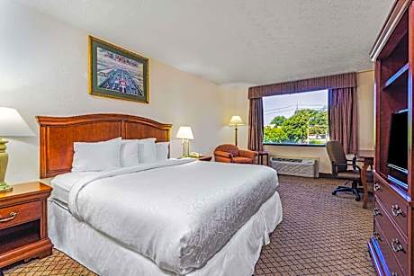 1 King Bed Non-Smoking