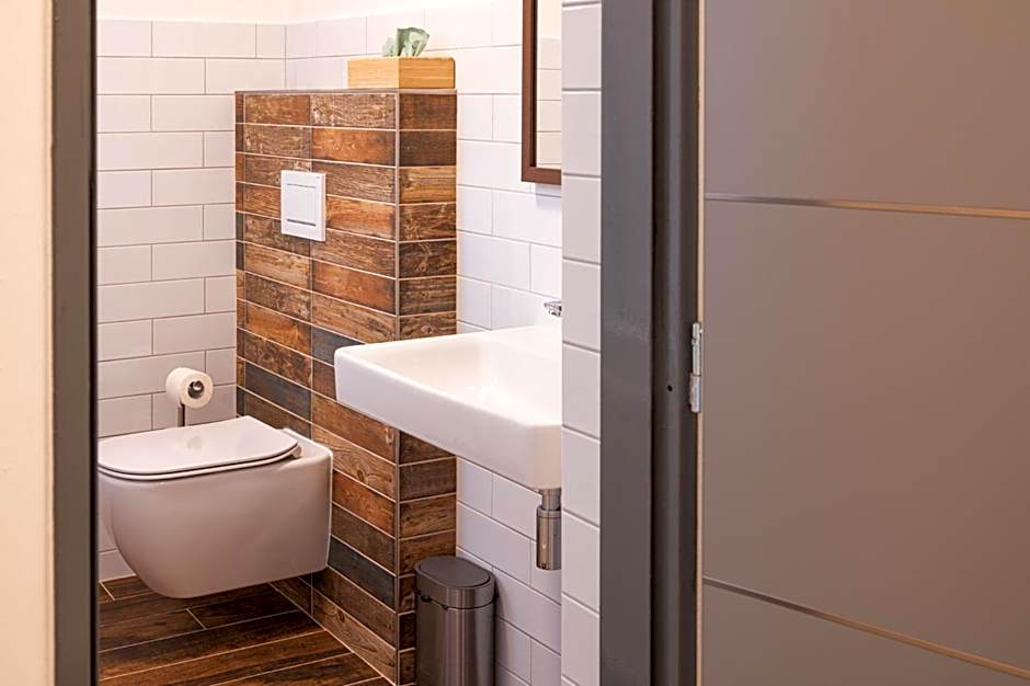 ART Hostel & Apartments