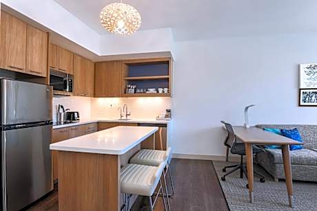 1 Bedroom Suite, 1 King, Sofa bed