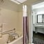 La Quinta Inn & Suites by Wyndham Harrisburg Airport Hershey
