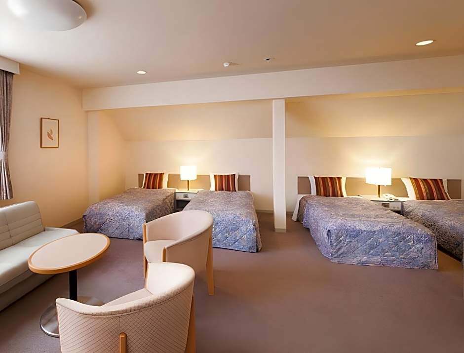 Photo 1 of 2 of Square Forth Room for 4 People