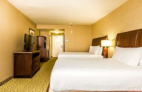 2 Queen Accessible Room with Bathtub